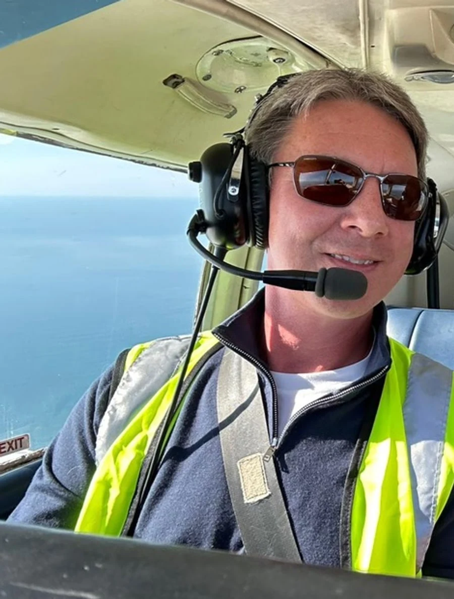 Darren Yeates in the left seat, flying